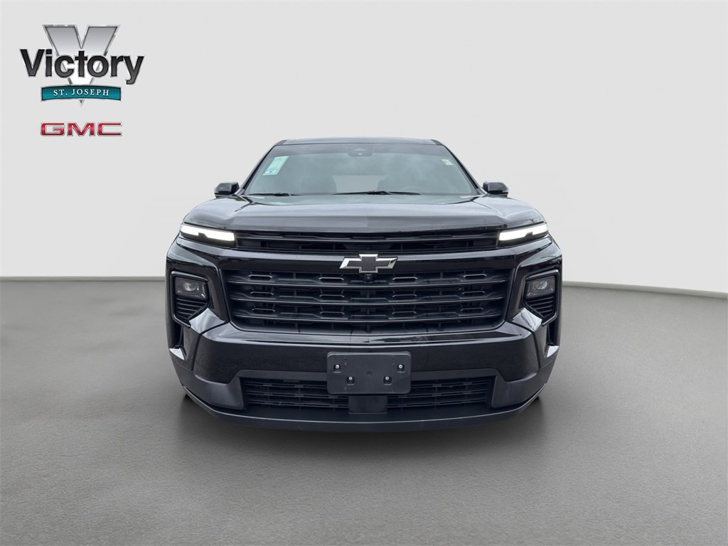 2024 Chevrolet Traverse LS photo 2