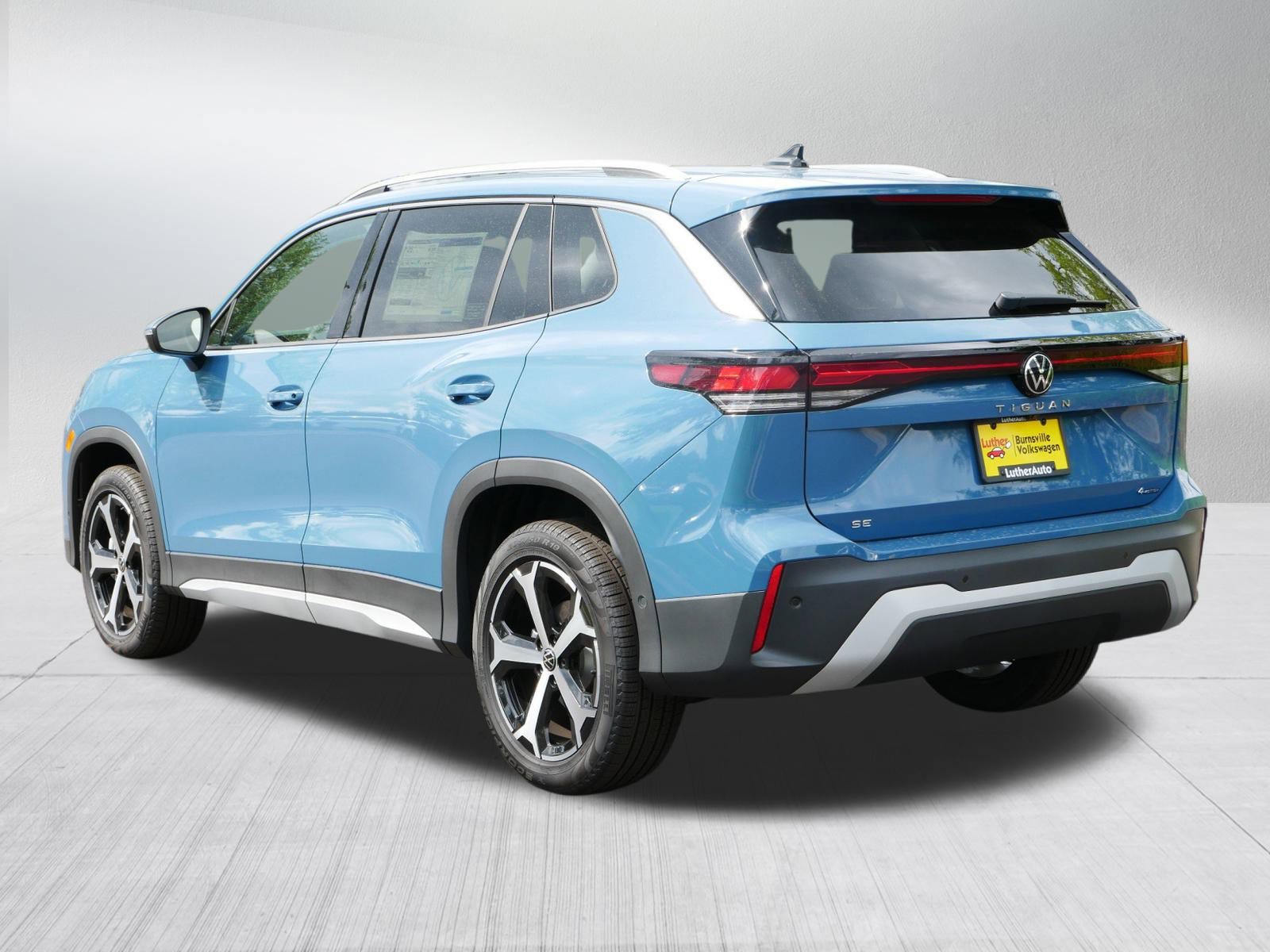 2025 Volkswagen Tiguan SE photo 3