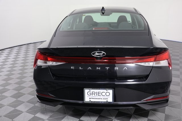 2023 Hyundai Elantra SEL photo 6