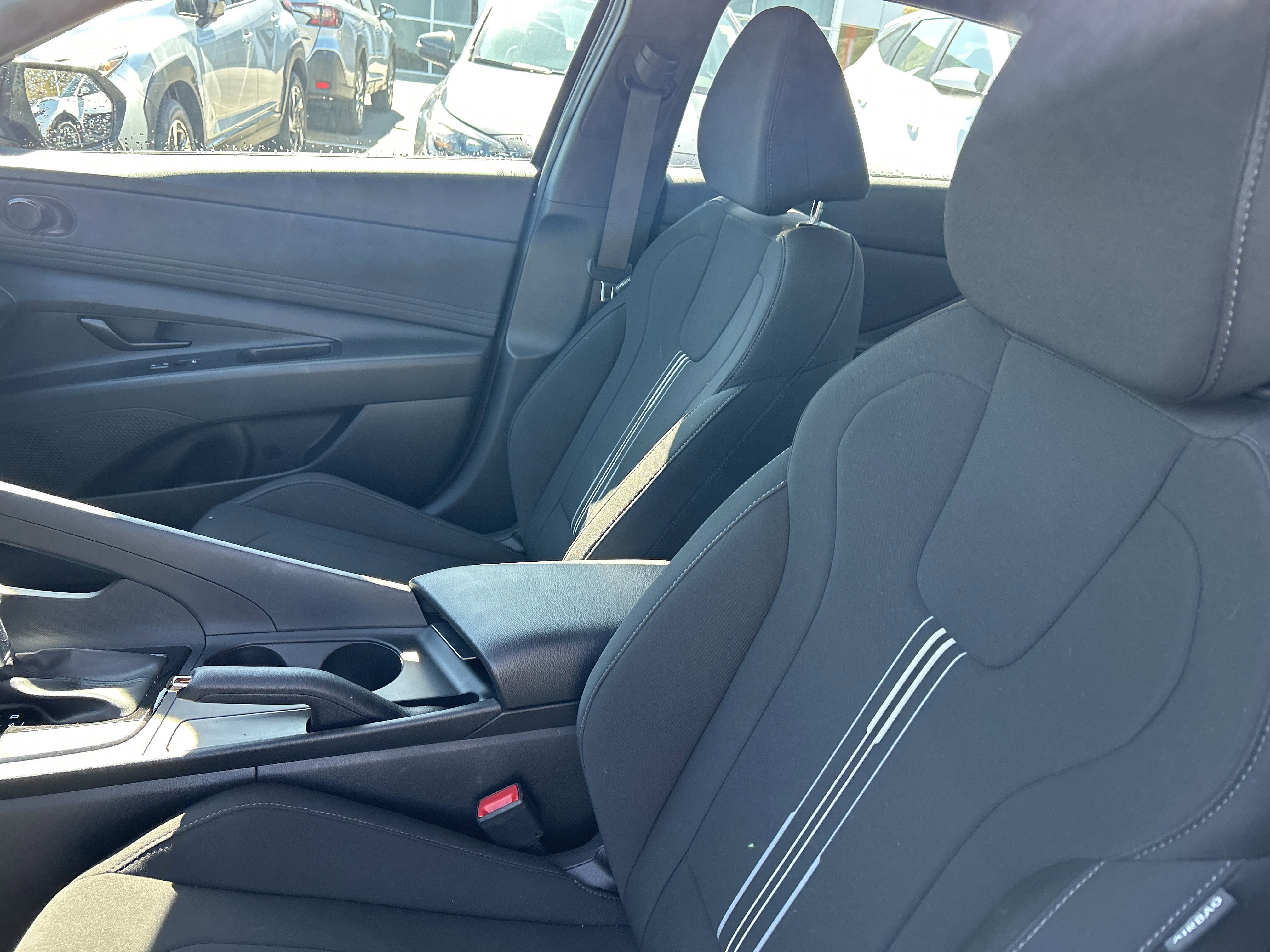 2025 Hyundai Elantra SEL Sport photo 2