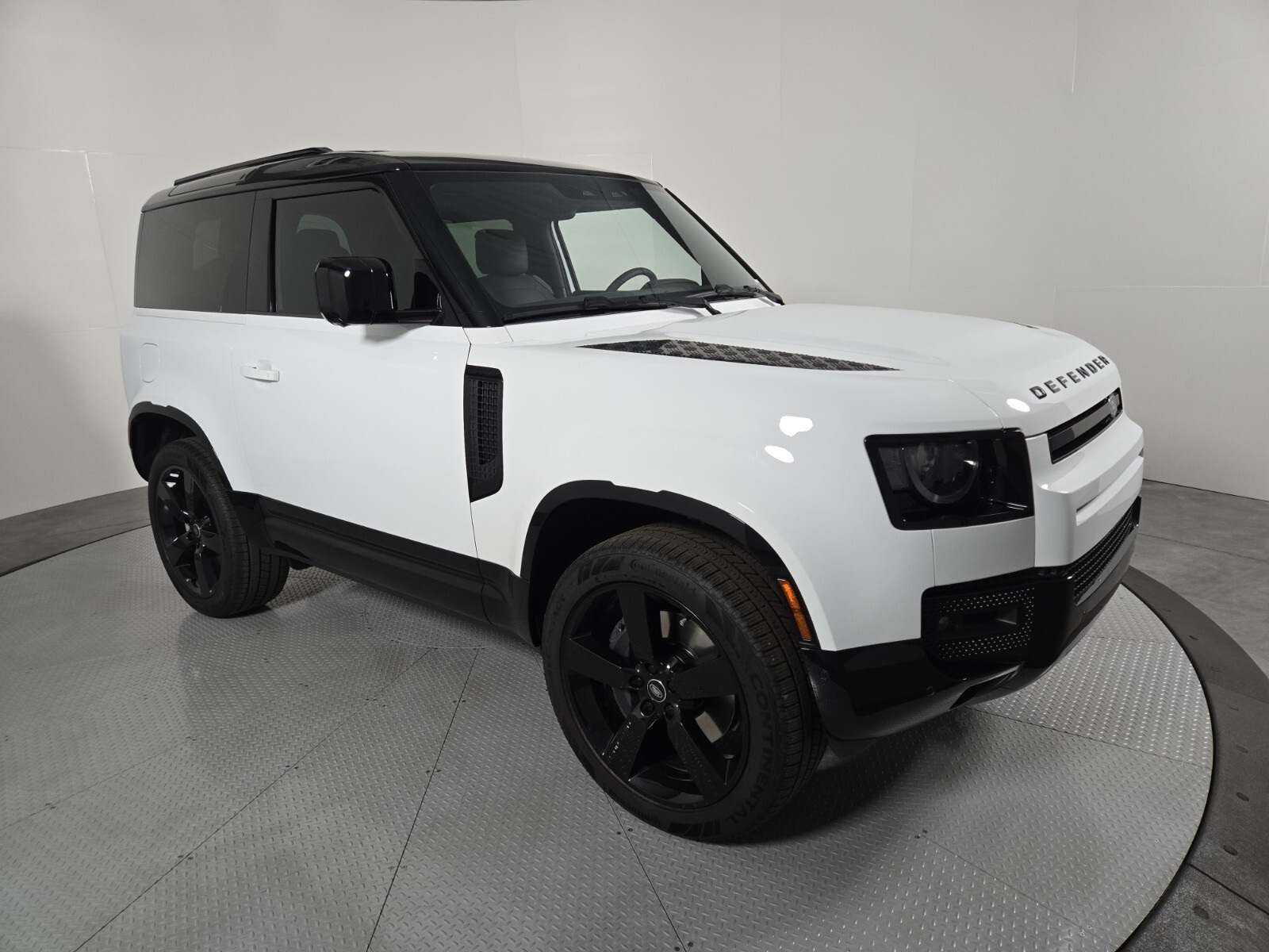 2025 Land Rover Defender 90 X-Dynamic SE photo 13