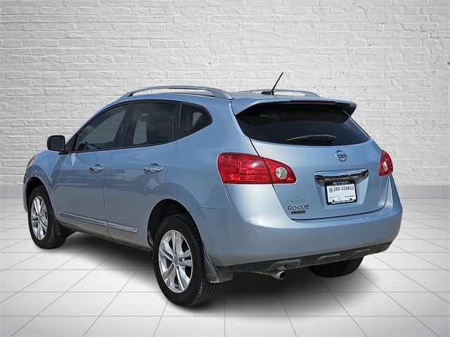 2015 Nissan Rogue Select S photo 2