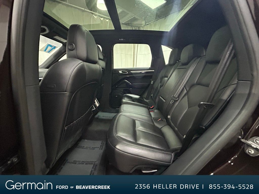 2017 Porsche Cayenne Base photo 25