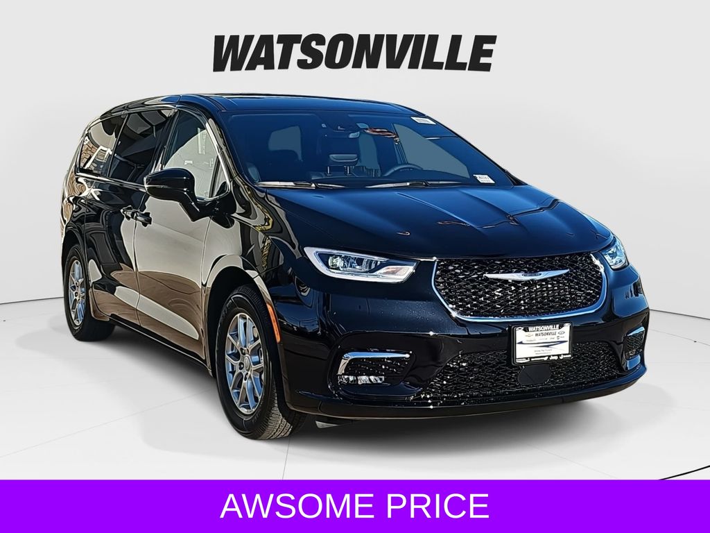 2026 Chrysler Pacifica Select's photo