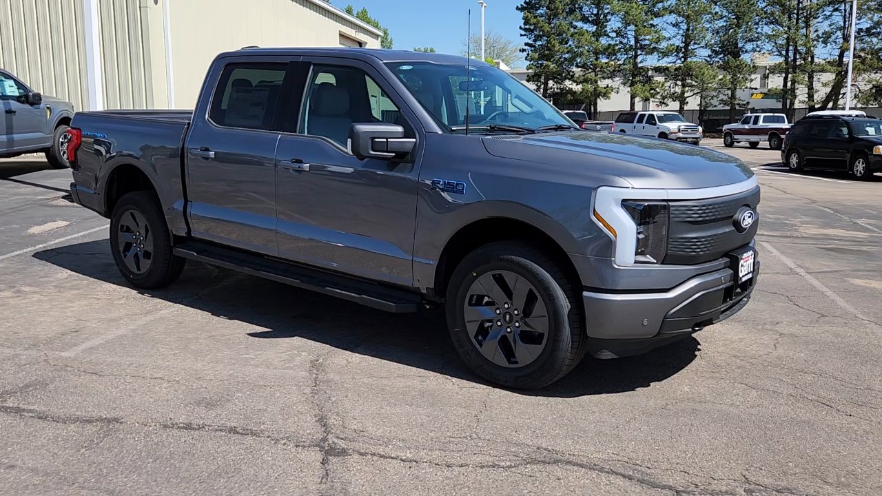 2025 Ford F-150 Lightning photo 11
