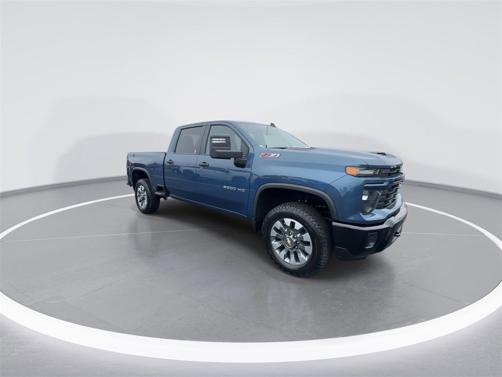 2026 Chevrolet Silverado 2500HD Custom photo 2