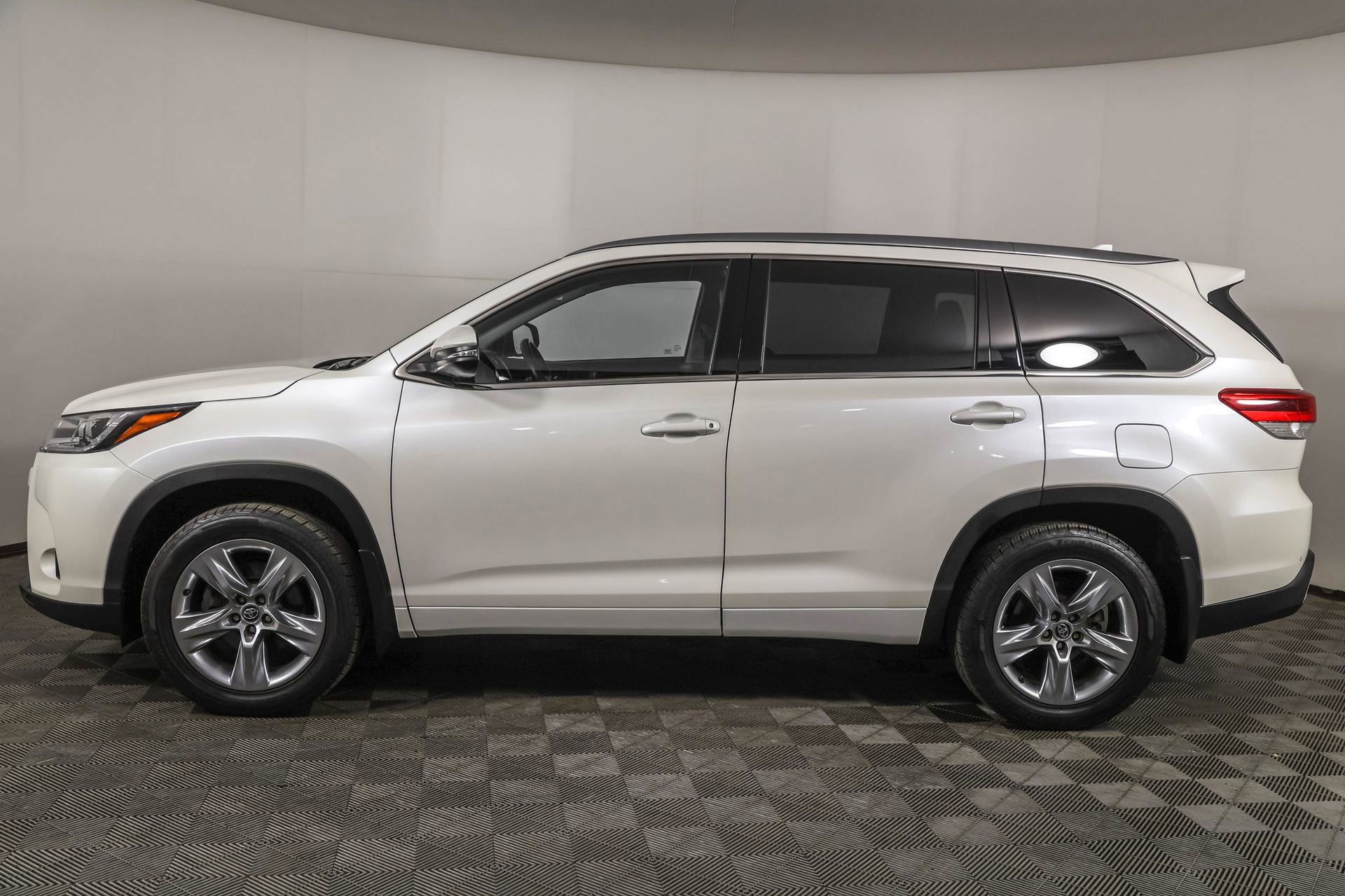 2019 Toyota Highlander Limited photo 12