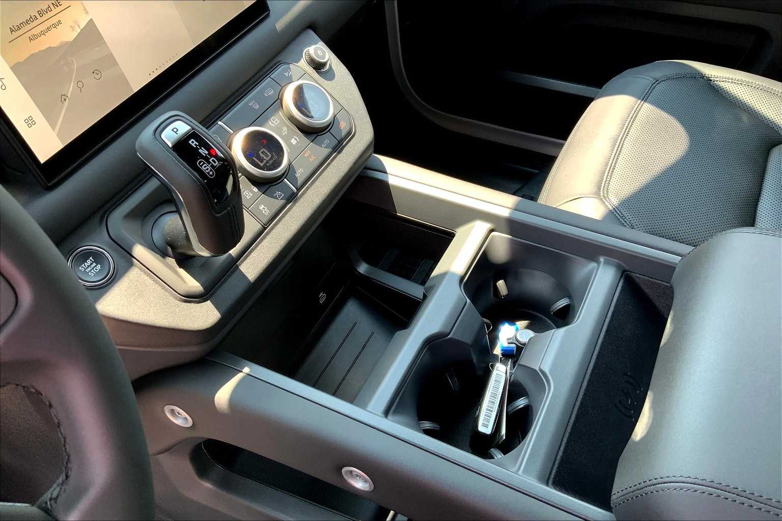 2025 Land Rover Defender 110 S photo 7