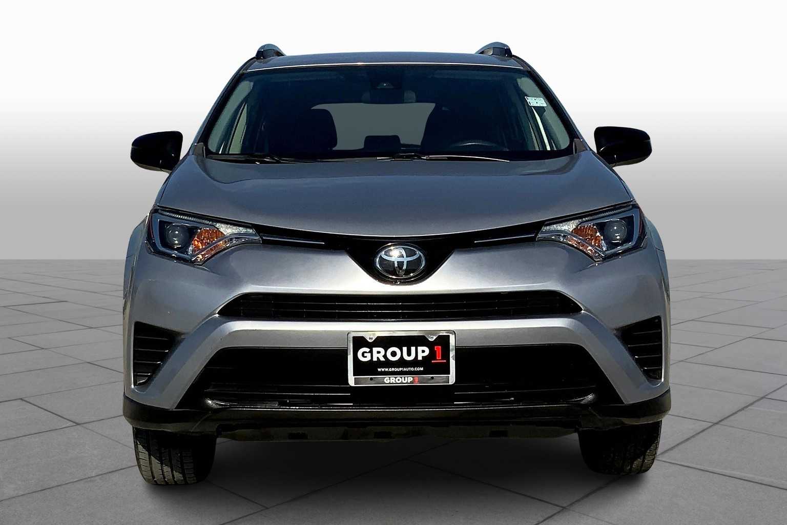 2018 Toyota RAV4 LE photo 3