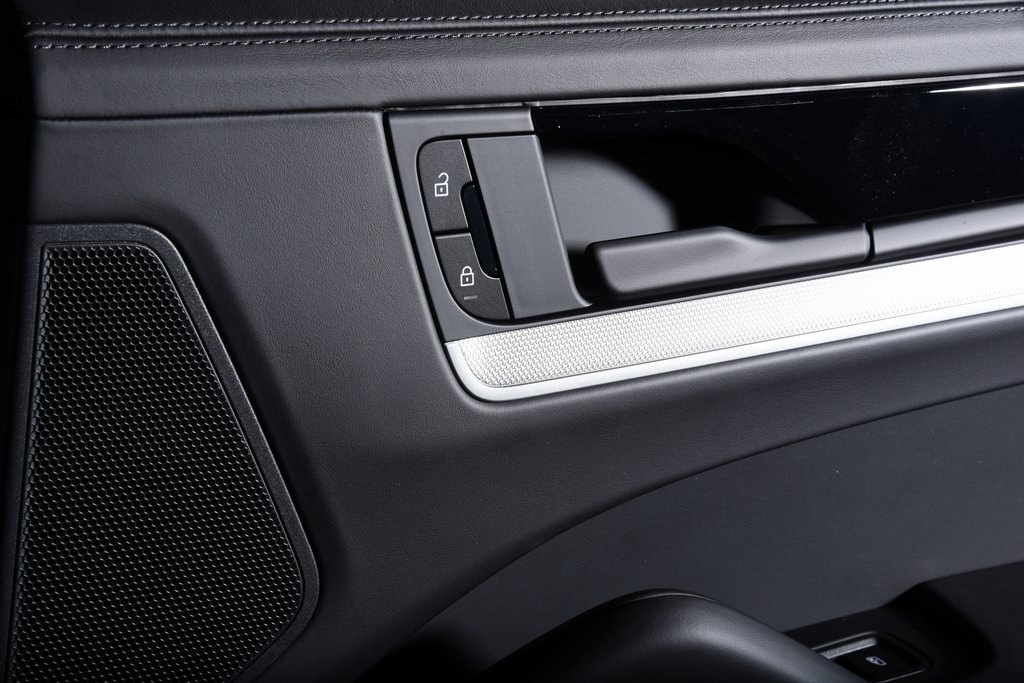 2025 Porsche Cayenne E-Hybrid photo 27