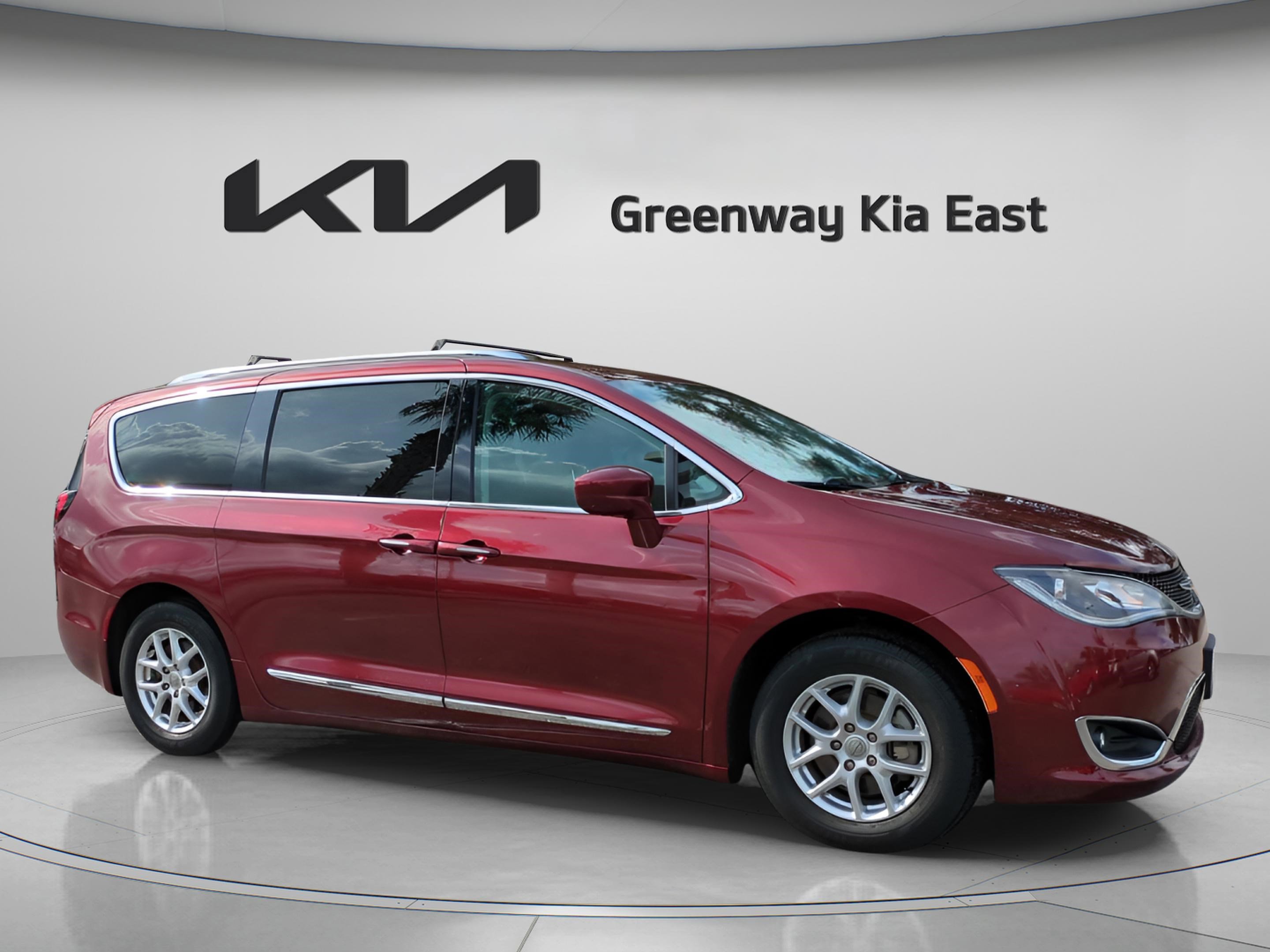 2020 Chrysler Pacifica Touring L's photo