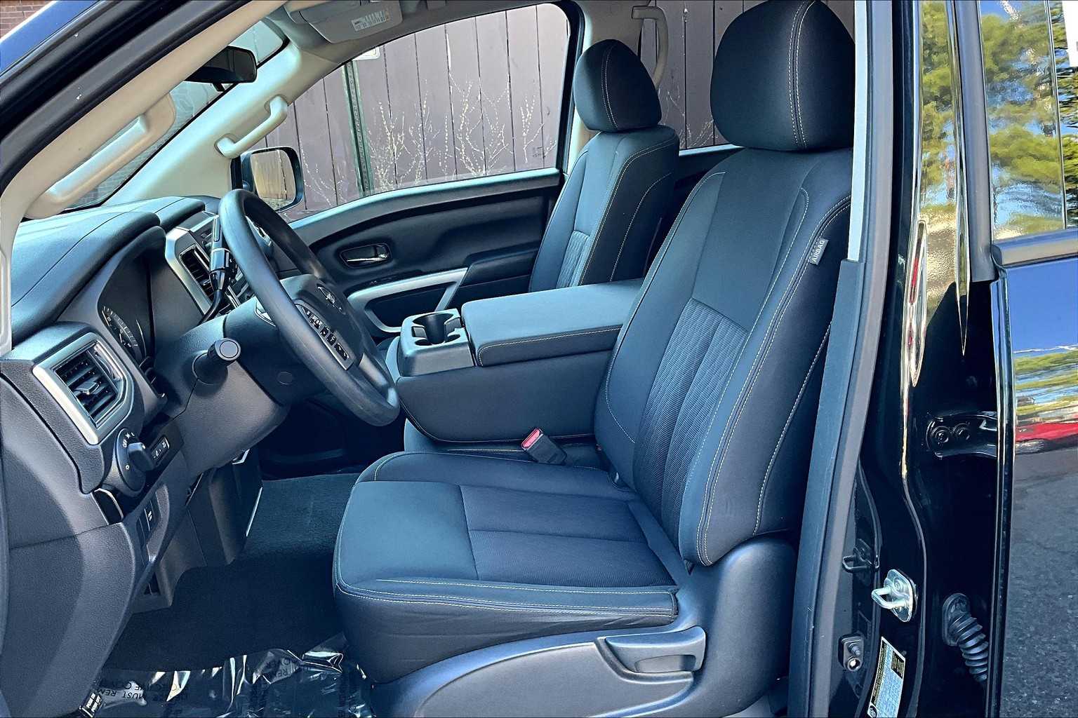2019 Nissan Titan SV photo 7