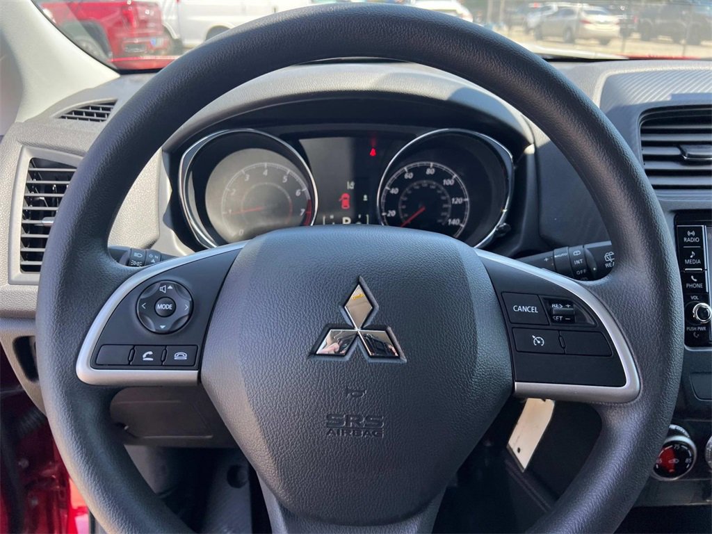 2025 Mitsubishi Outlander S photo 14