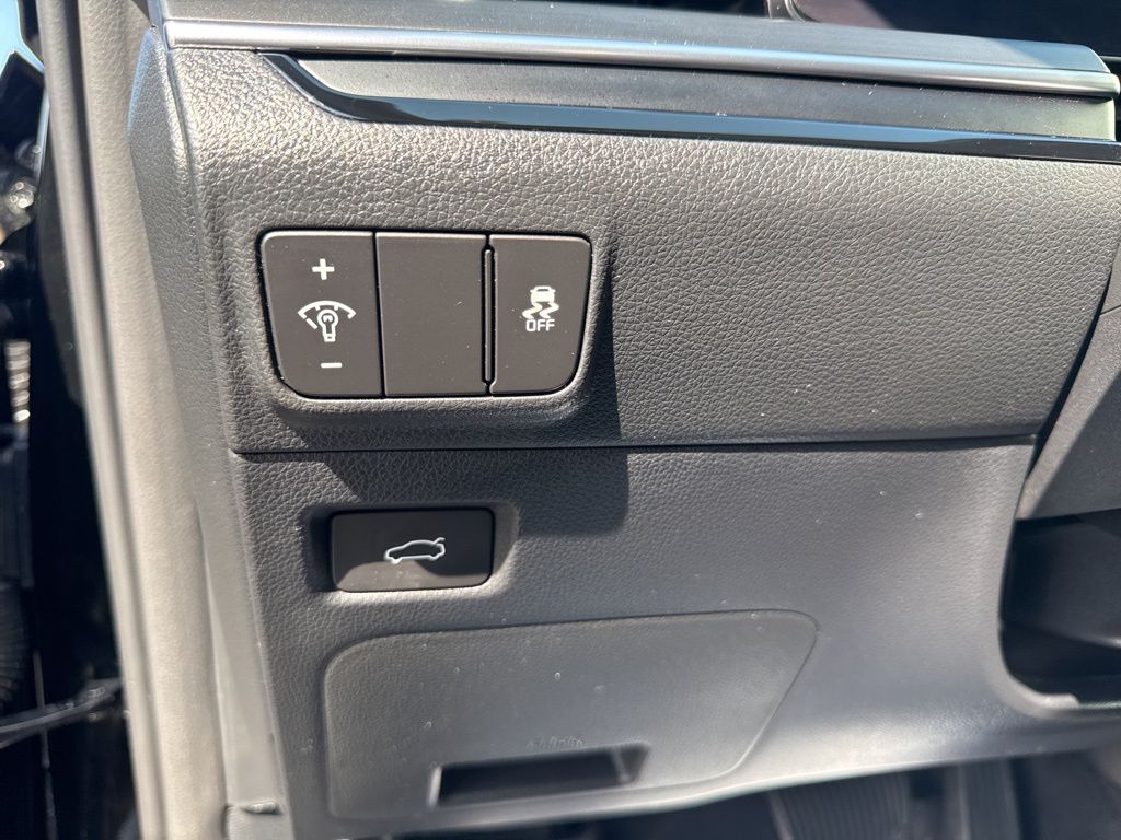2025 Kia K5 GT-Line photo 12