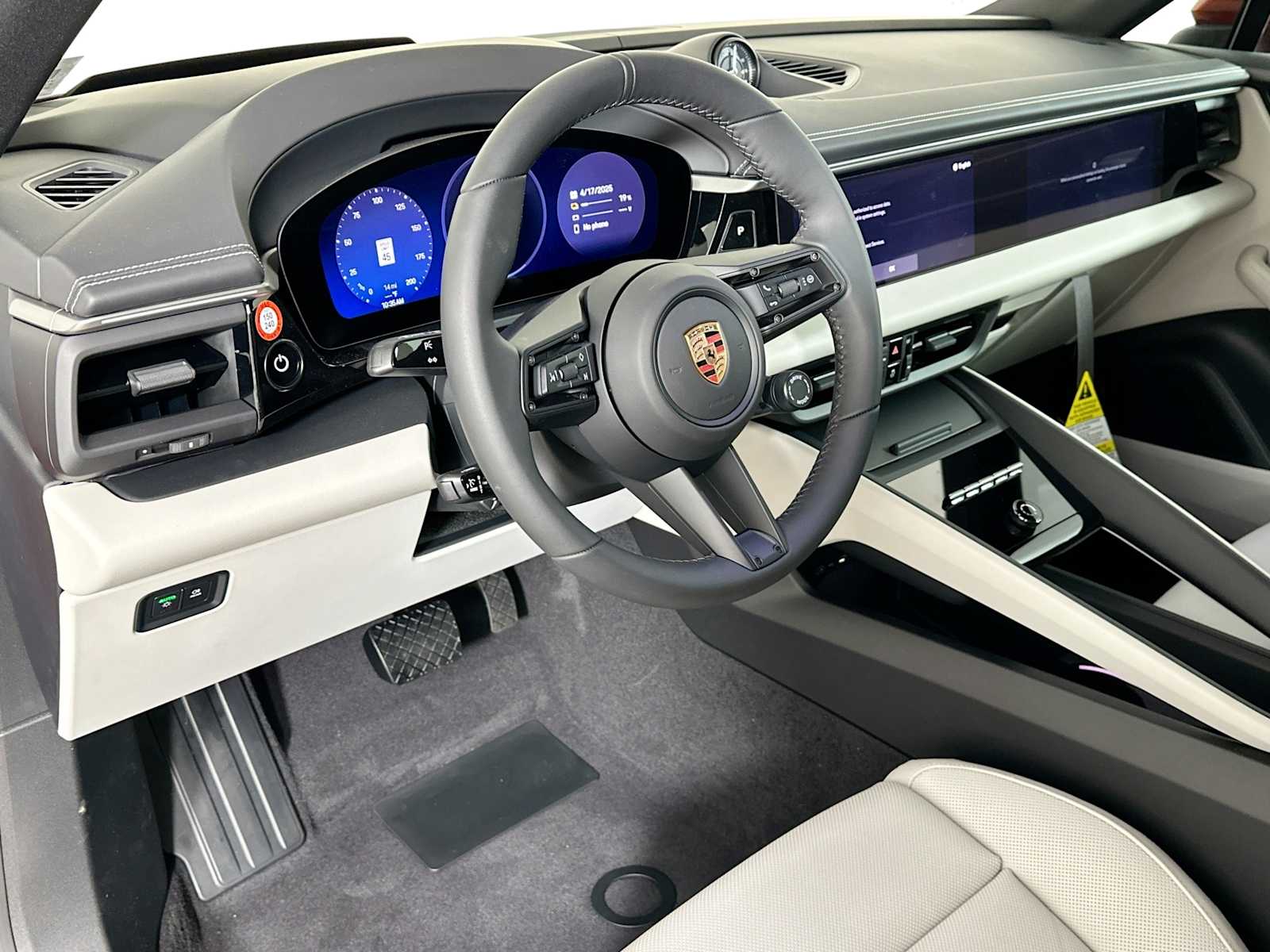 2025 Porsche Macan Electric photo 4