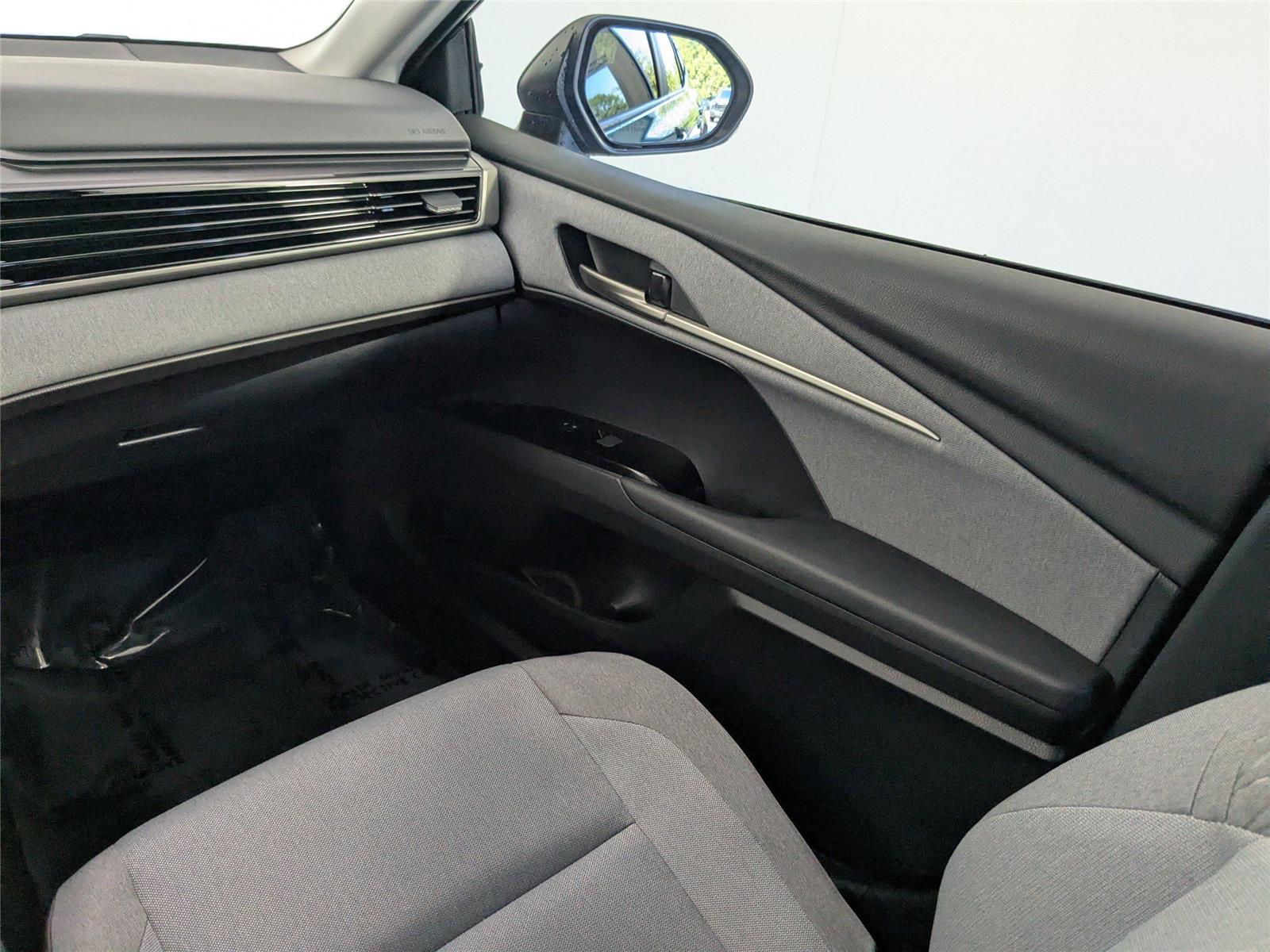 2025 Toyota Camry LE photo 8
