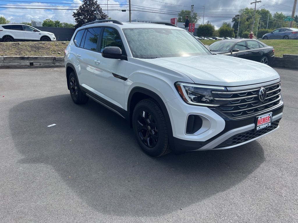 2026 Volkswagen Atlas Peak Edition SE photo 3