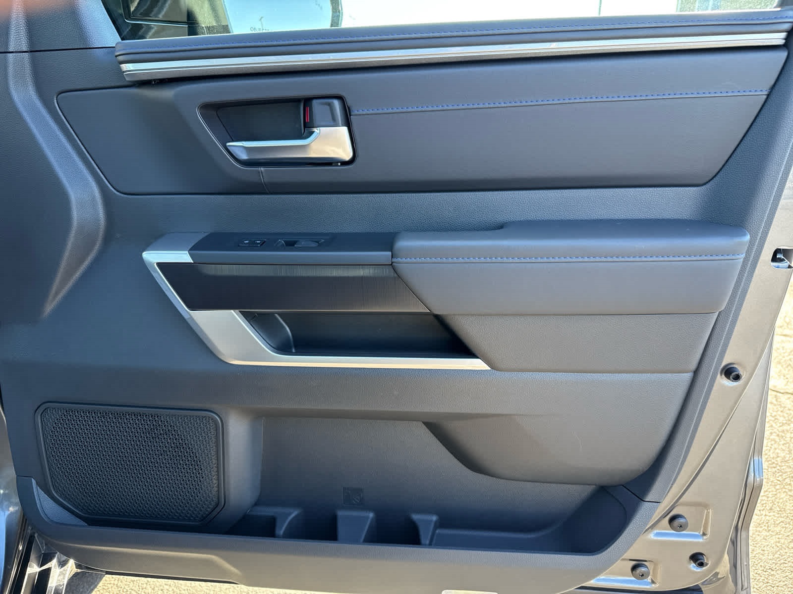2025 Toyota Tundra Platinum CrewMax photo 35