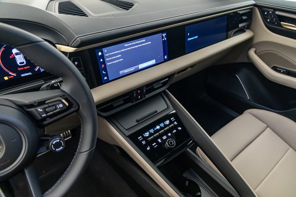 2024 Porsche Macan Electric Turbo photo 17