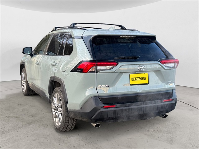 2019 Toyota RAV4 XLE Premium photo 2