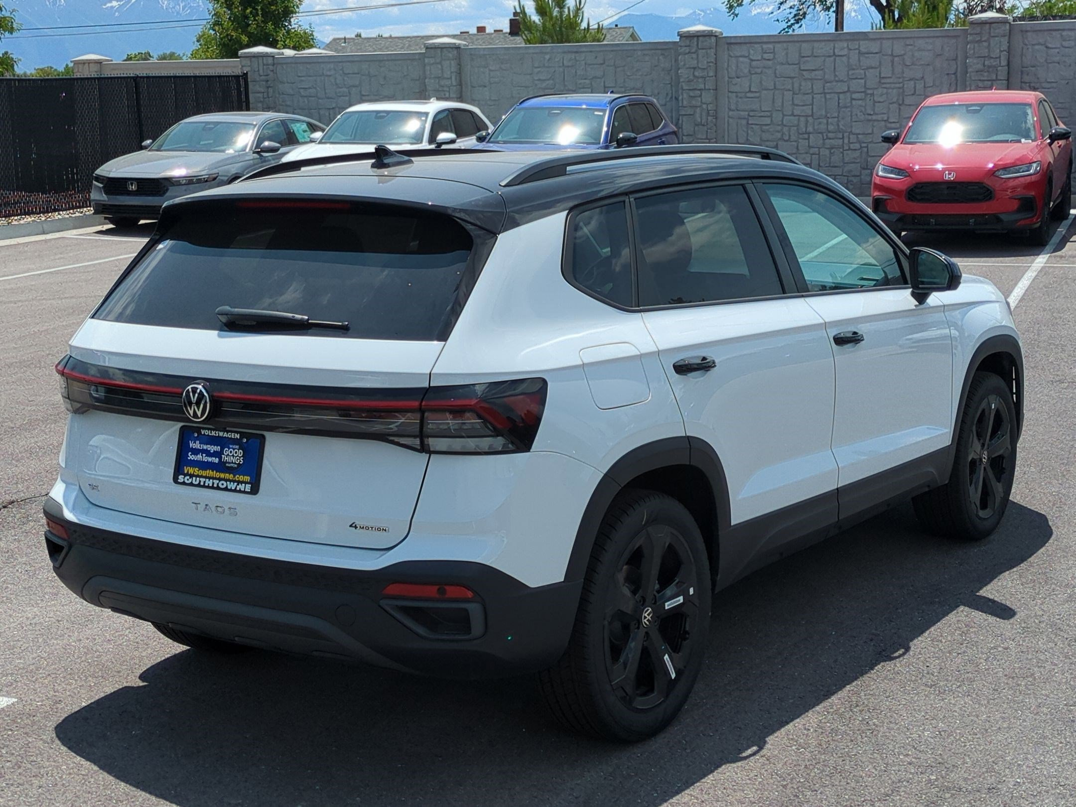 2025 Volkswagen Taos SE photo 3