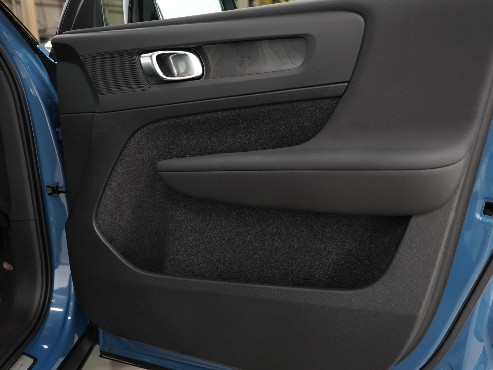 2023 Volvo XC40 Recharge Twin Plus photo 9
