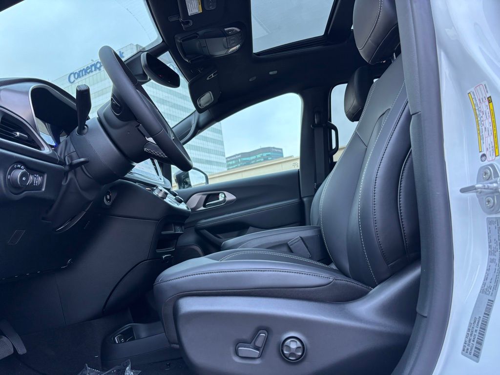 2026 Chrysler Pacifica photo 11