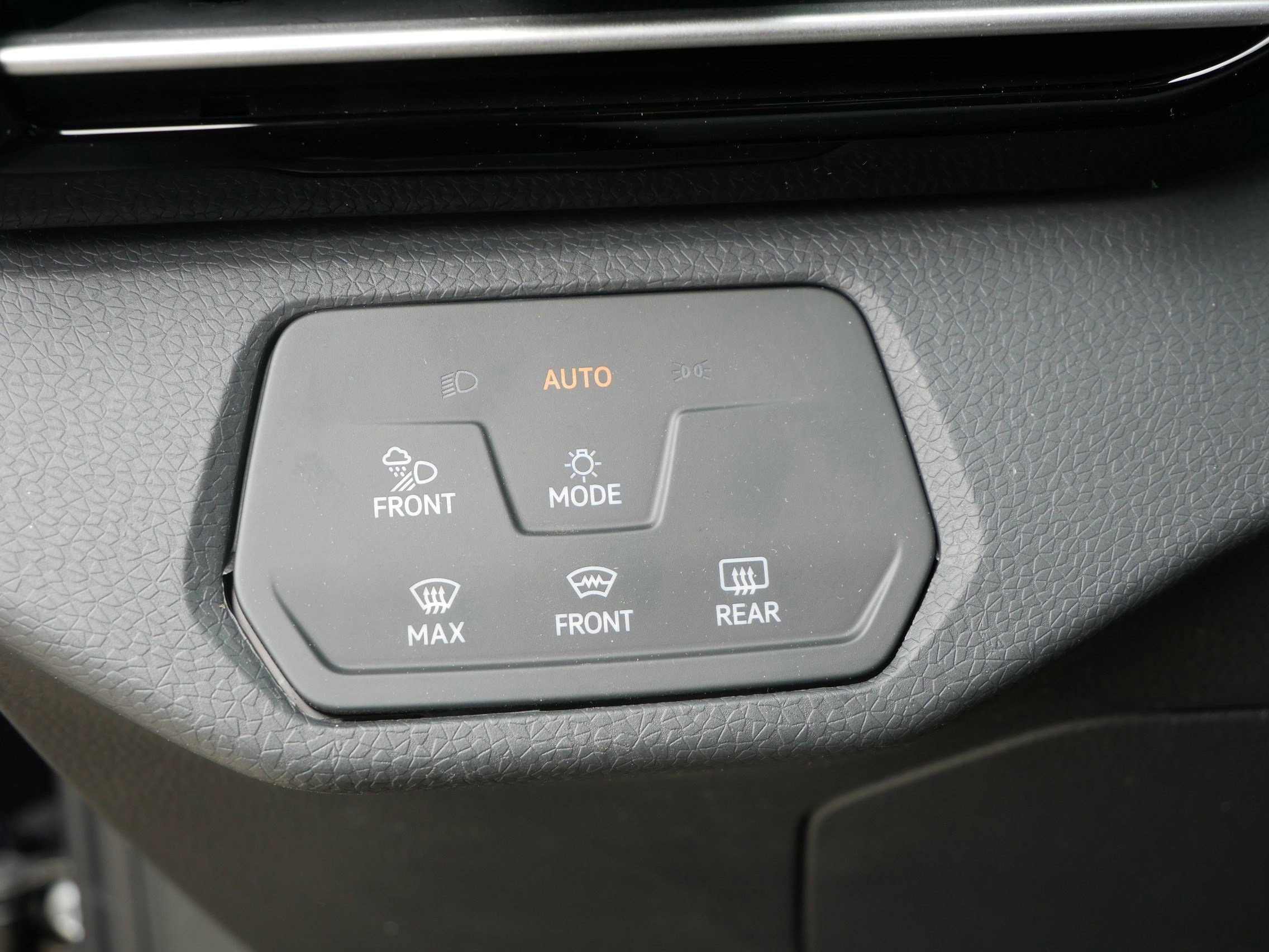 2025 Volkswagen ID.4 Pro Plus photo 6