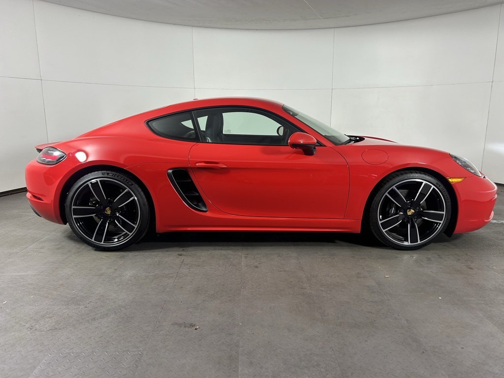 2024 Porsche Cayman photo 6