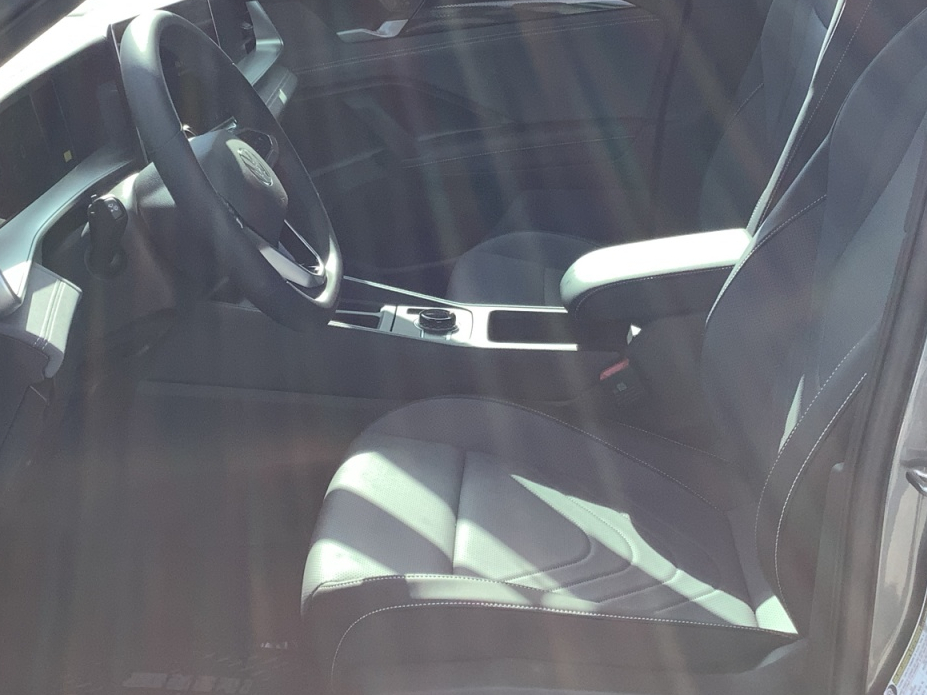 2025 Volkswagen Tiguan SE R-Line Black photo 21