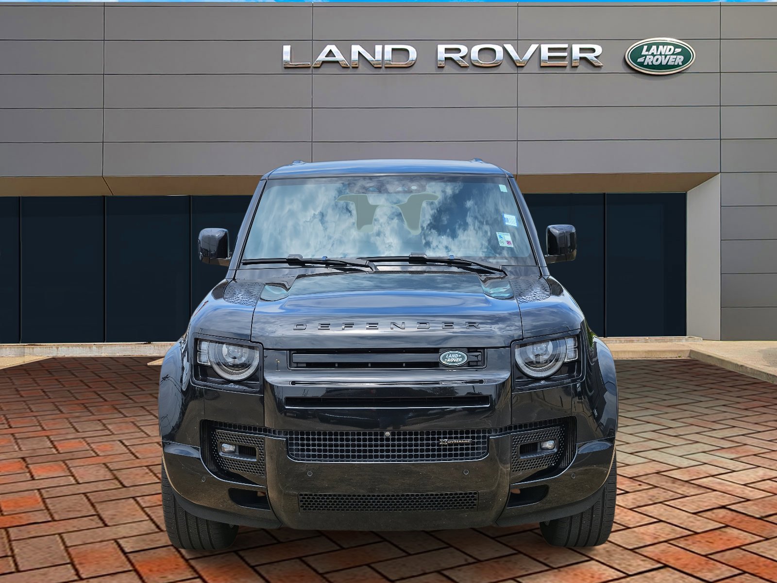 2023 Land Rover Defender X-Dynamic SE photo 2