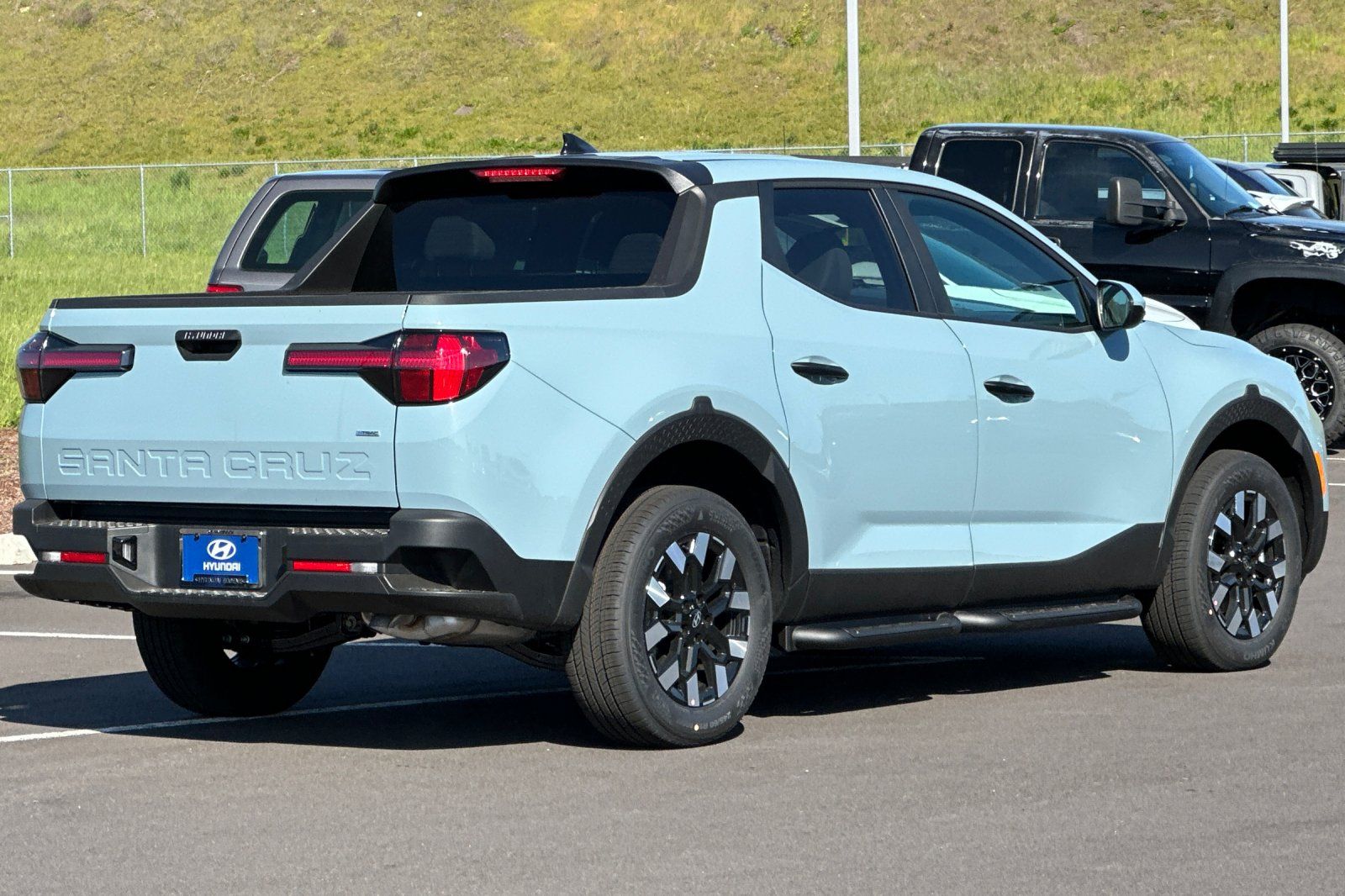 2025 Hyundai Santa Cruz SE photo 3