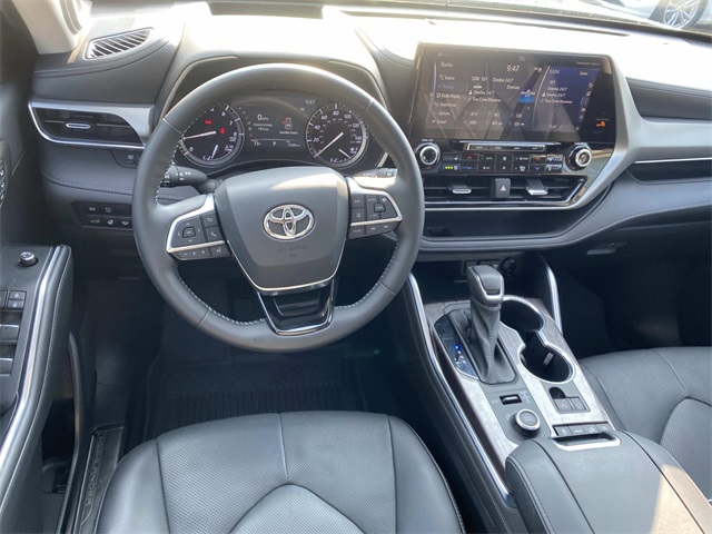 2021 Toyota Highlander Platinum photo 16
