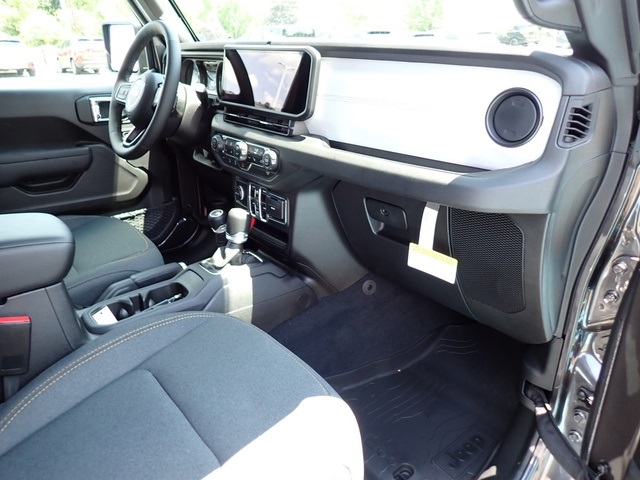 2025 Jeep Wrangler Sport S photo 10