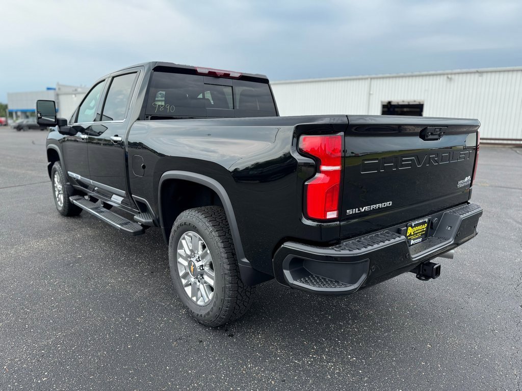 2025 Chevrolet Silverado 2500HD High Country photo 3