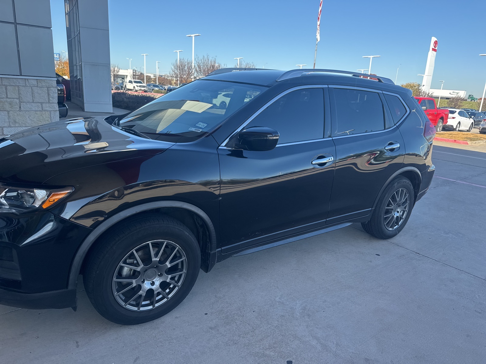 2020 Nissan Rogue SV's photo