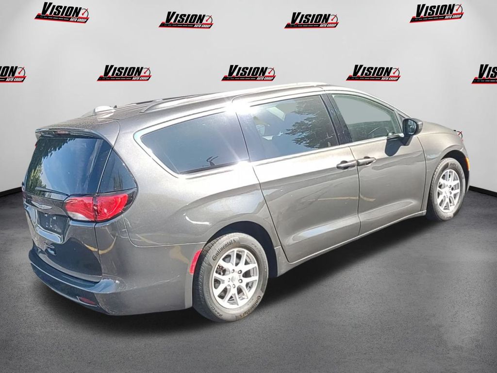 2020 Chrysler Voyager LXi photo 5