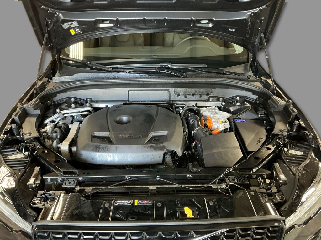 2025 Volvo XC60 Hybrid T8 Plus photo 12