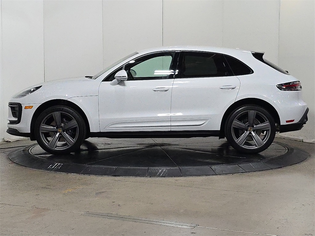 2024 Porsche Macan photo 10