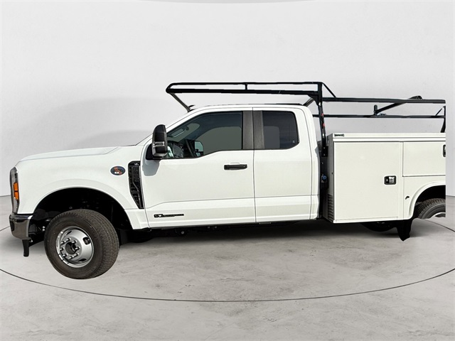 2024 Ford F-350 photo 2