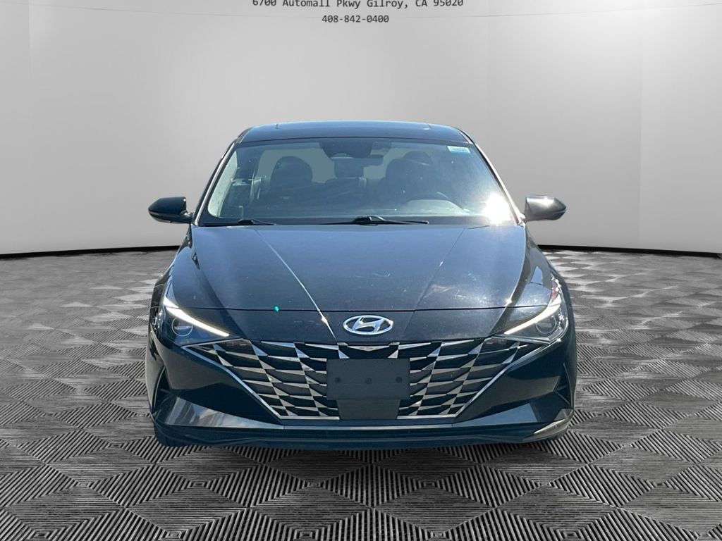 2022 Hyundai Elantra SEL photo 2