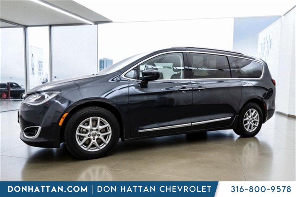 2020 Chrysler Pacifica Touring L photo 2