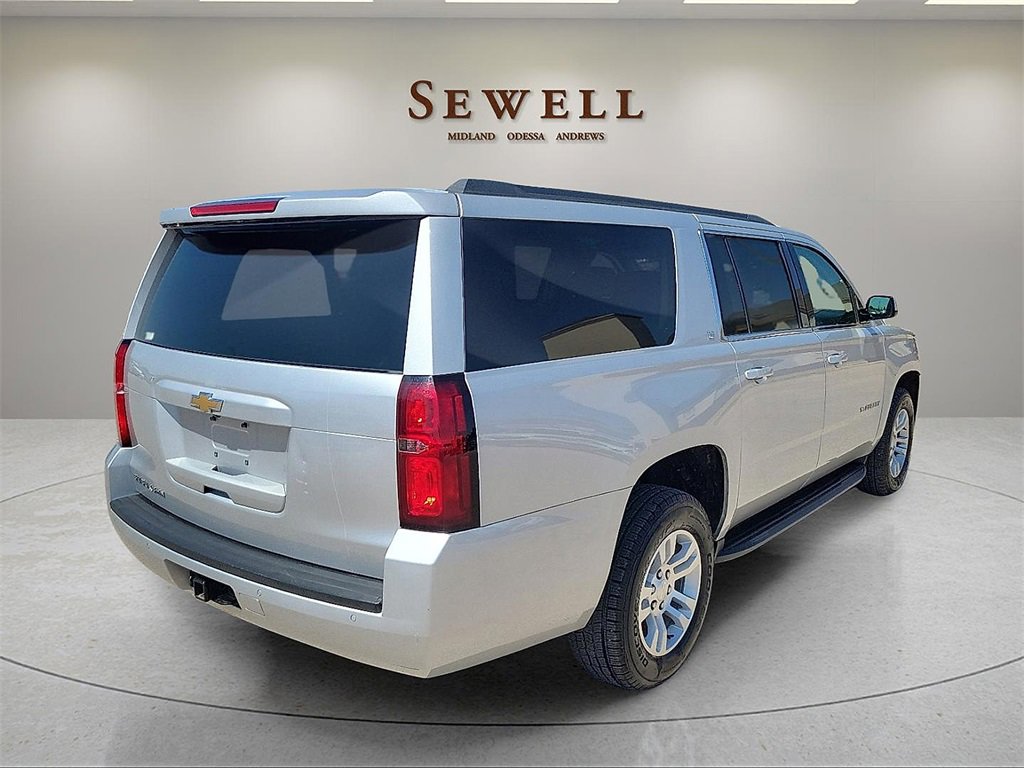 2019 Chevrolet Suburban LT photo 4