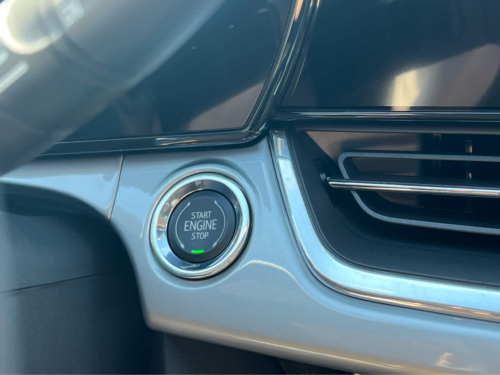 2025 Chevrolet Trax photo 15