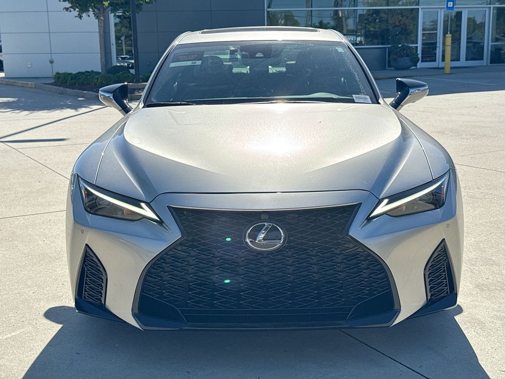 2023 Lexus IS 350 F SPORT photo 4