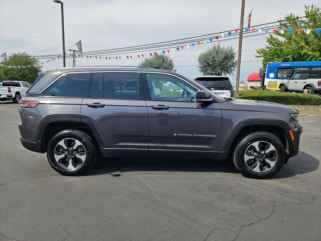 2023 Jeep Cherokee Base photo 7