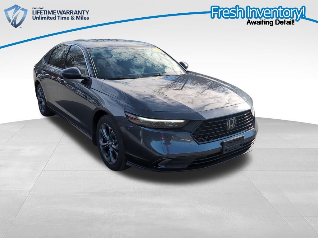 2023 Honda Accord EX's photo