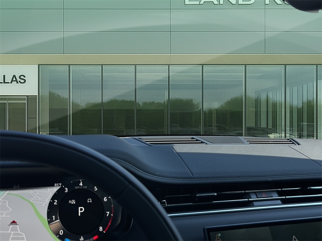 2025 Land Rover Range Rover SE photo 18