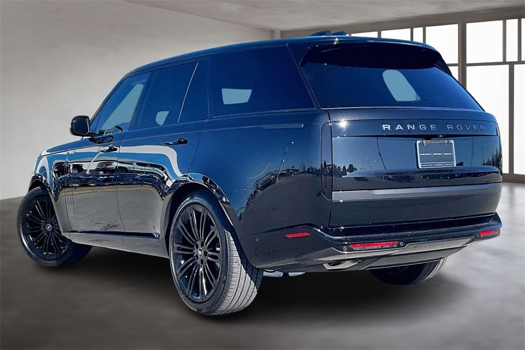 2025 Land Rover Range Rover SE photo 3