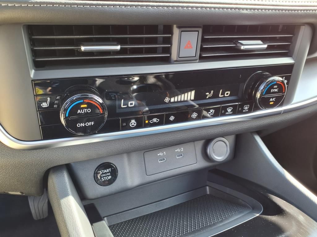 2026 Nissan Rogue SV photo 3